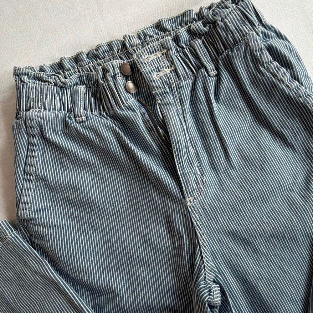 Universal Thread Pinstripe High Waist Denim Jeans Sz 6 Paper Bag Waist Blue Whit